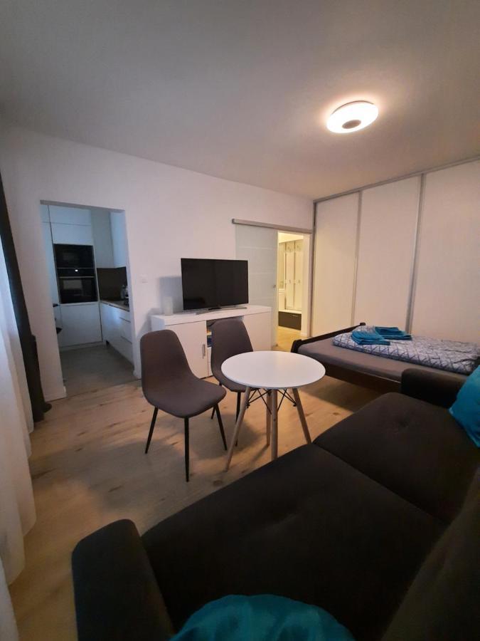 Apartment Klimka With Balcony, Free Wifi And Free Parking ブラチスラヴァ エクステリア 写真